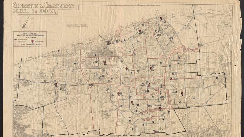 Een kaart van de gemeente Den Haag met de gevechtsopstellingen in de meidagen van 1940. Op deze kaart staan de luchtverdedigingsopstellingen.